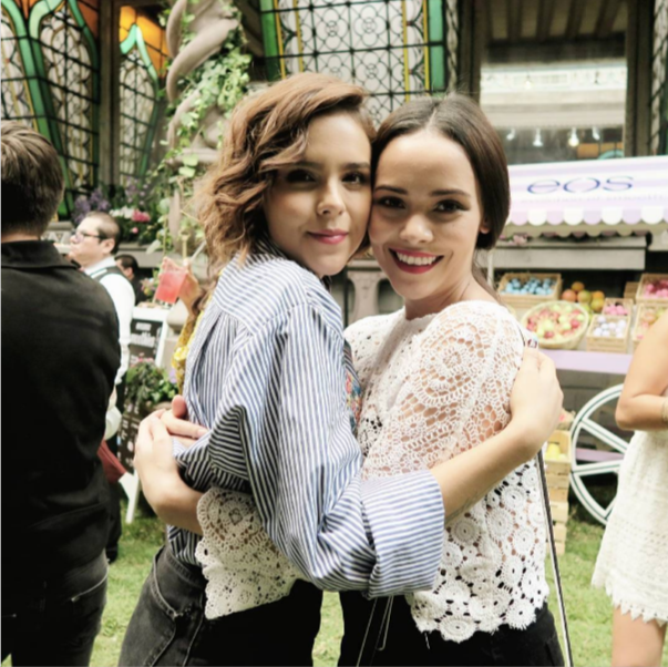 Instagram #eosMx Yuya y Lilia Cortés en el evento Eos México